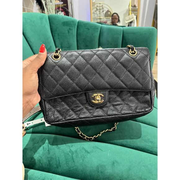 Chanel Caviar Quilted Medium Classic Double Flap Bag Black Gold Authentic - Picture 1 of 8